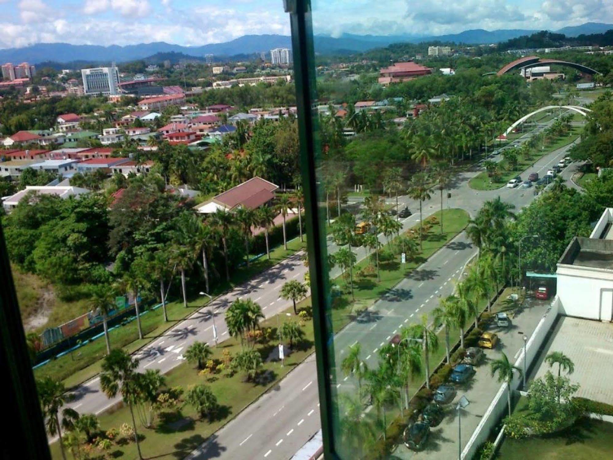 Likas Square Apartment Hotel 亞庇 外观 照片