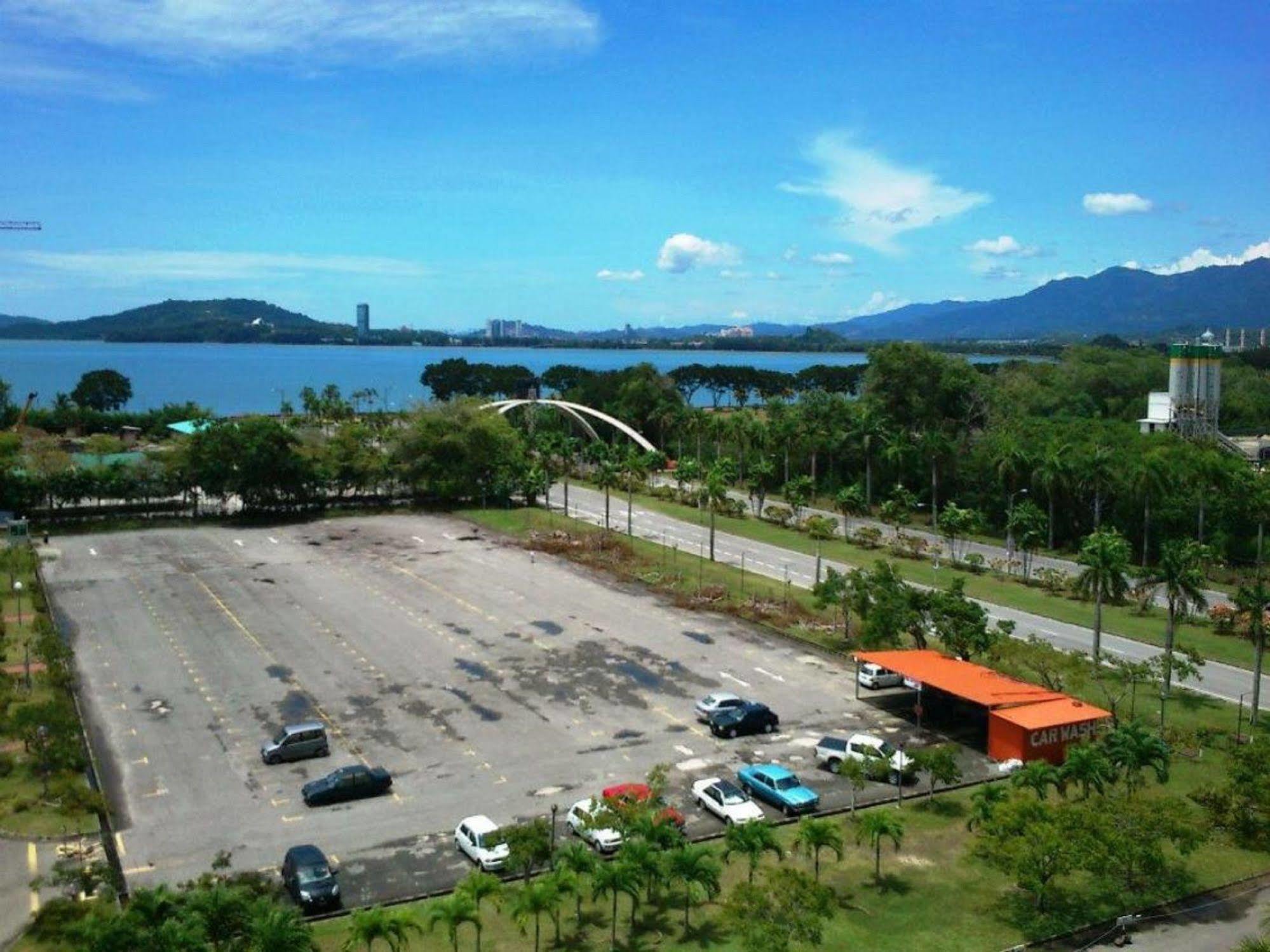 Likas Square Apartment Hotel 亞庇 外观 照片