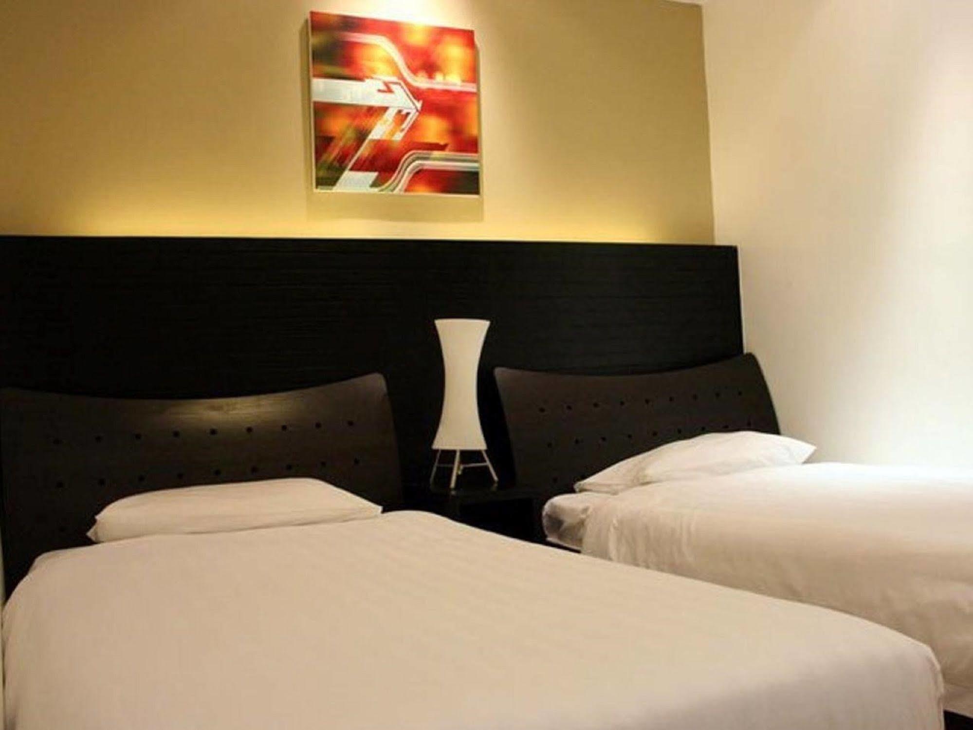 Likas Square Apartment Hotel 亞庇 外观 照片