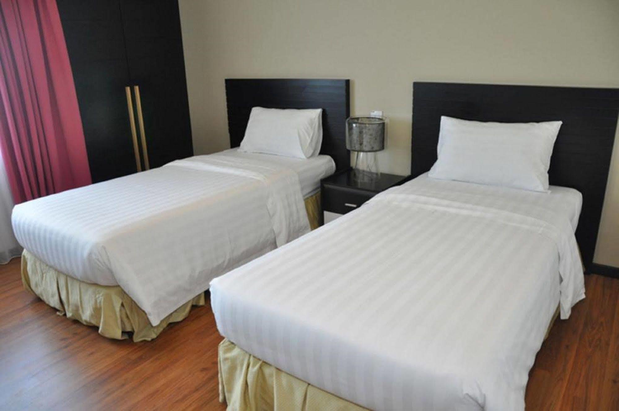 Likas Square Apartment Hotel 亞庇 外观 照片