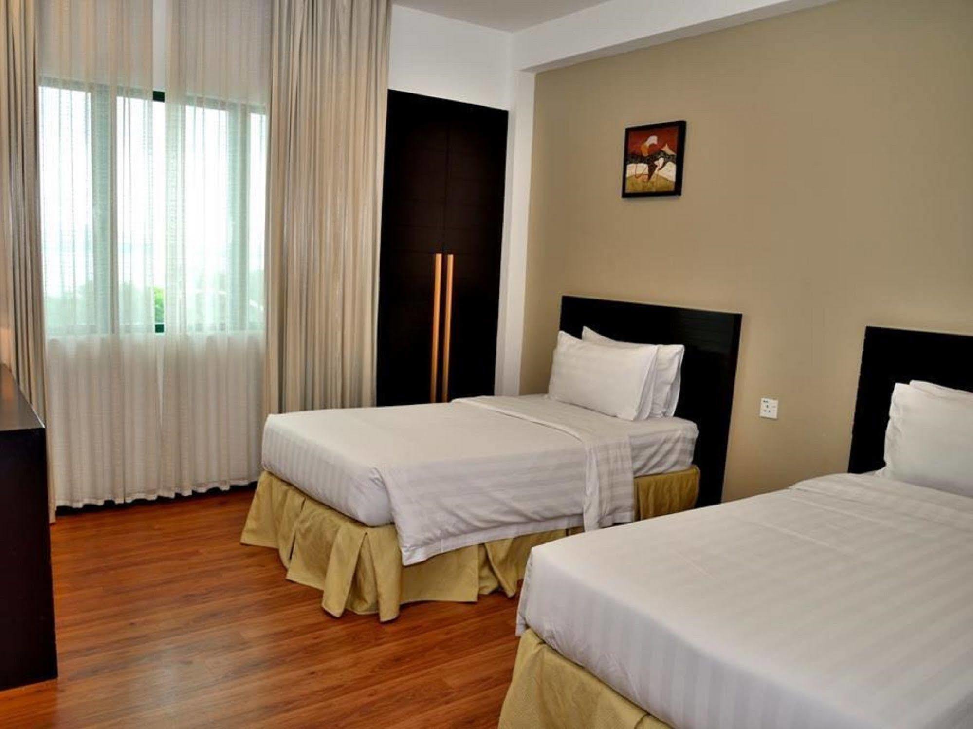 Likas Square Apartment Hotel 亞庇 外观 照片