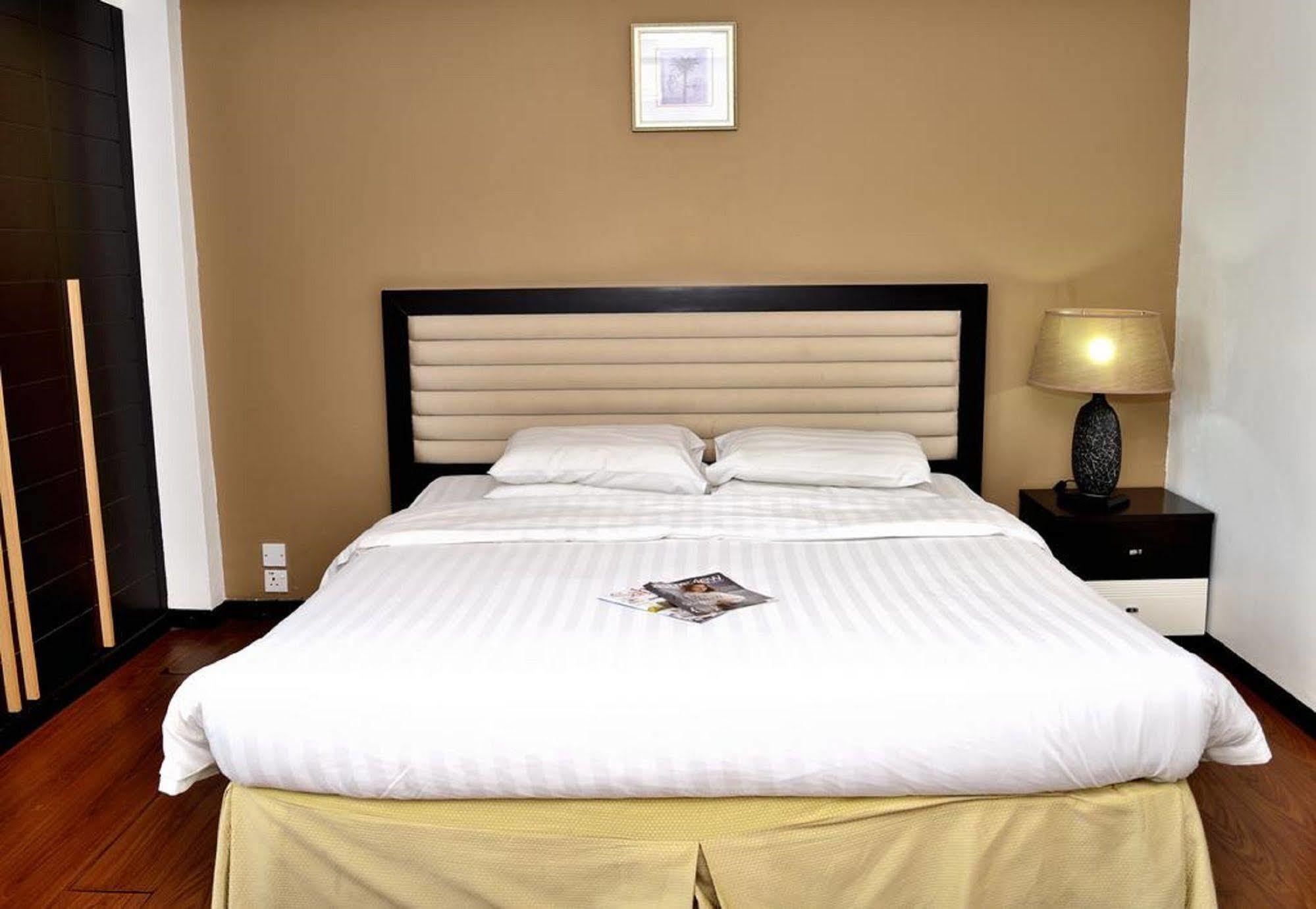 Likas Square Apartment Hotel 亞庇 外观 照片