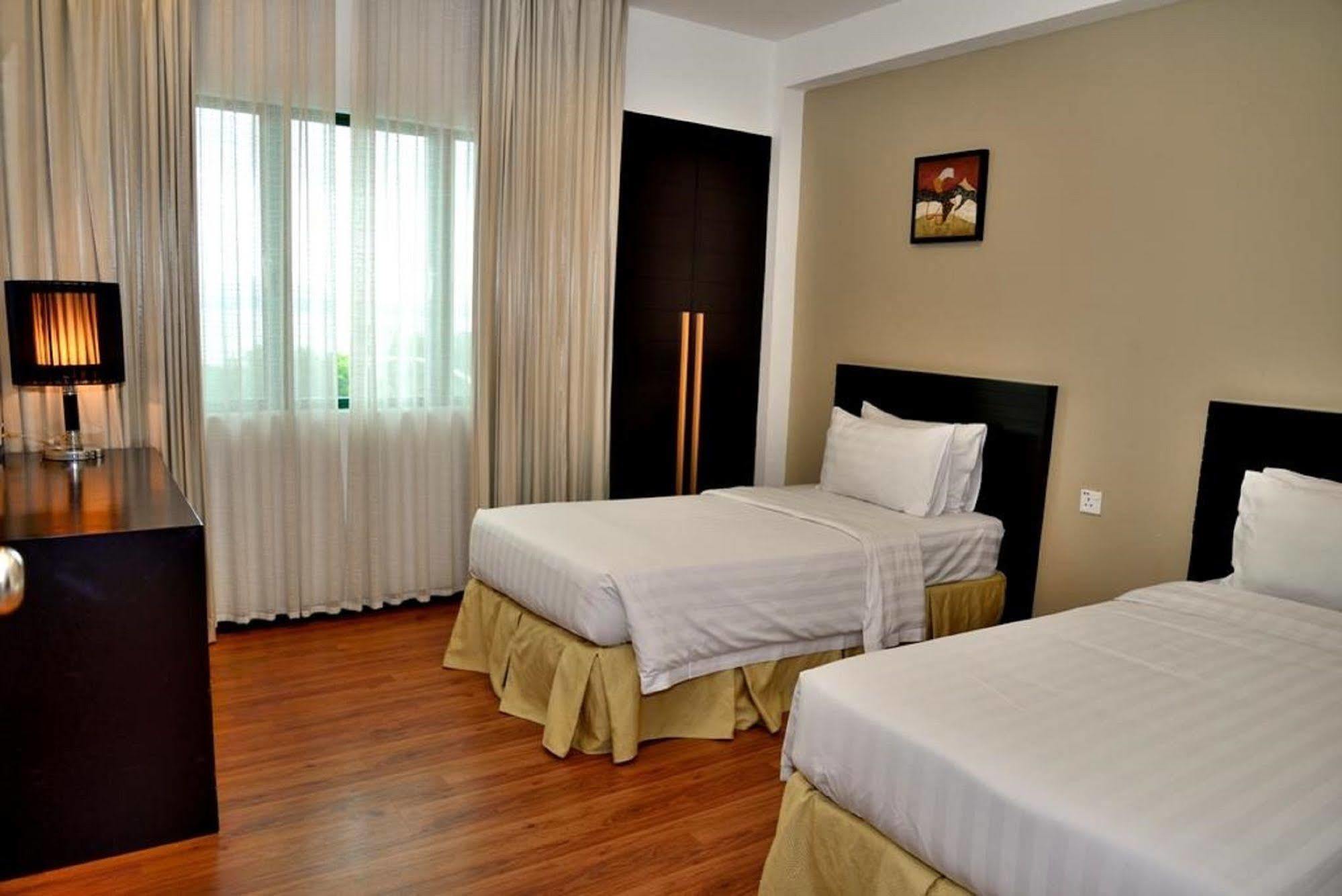 Likas Square Apartment Hotel 亞庇 外观 照片